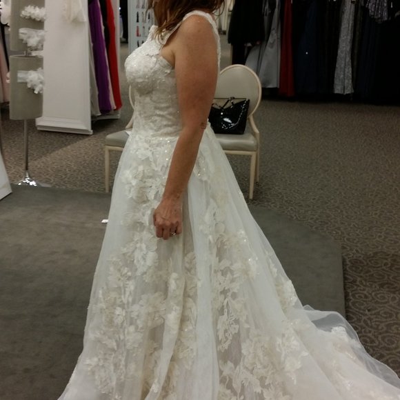 NEW Oleg Cassini Lace Wedding Dress S8 w/Slip